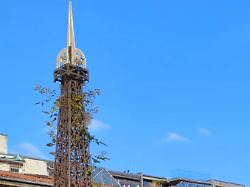 Bestohlene mit Appell an Dieb: Unbekannte klauen vier Meter hohen Eiffelturm in Tübingen